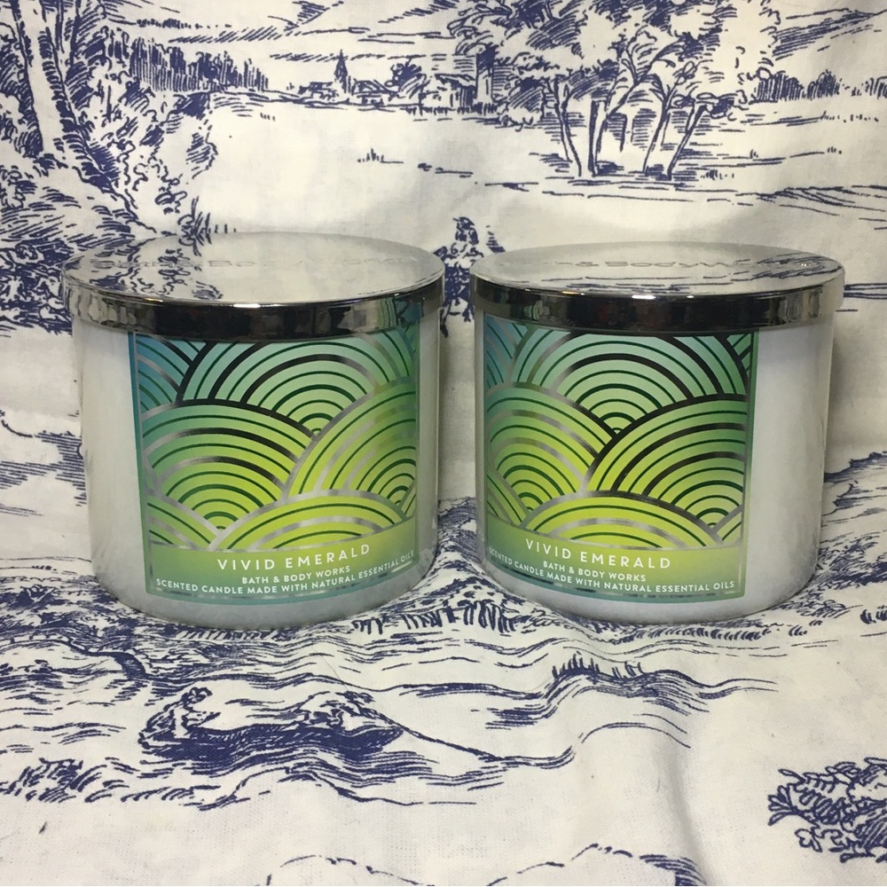 Vivid Emerald Two (2) Bath & body works three (3) wick candles NEW